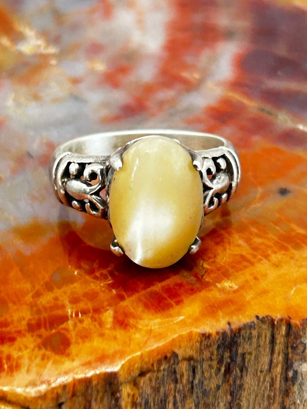 Vintage Sterling Silver Ring with Mother of Pearl Shell - Size 7